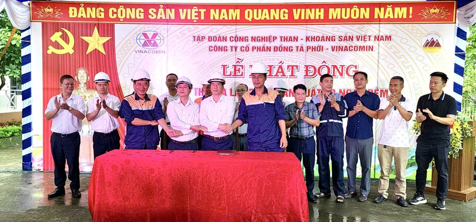 Hình ảnh tin tức CÔNG TY CỔ PHẦN ĐỒNG TẢ PHỜI – VINACOMIN TỔ CHỨC LỄ PHÁT ĐỘNG THI ĐUA LAO ĐỘNG SẢN XUẤT 90 NGÀY ĐÊM PHẤN ĐẤU HOÀN THÀNH KẾ HOẠCH SXKD QUÝ IV VÀ CẢ NĂM 2025